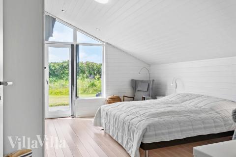 Ett av de 3 utmärkta sovrummen i lyxstuga nr 954 i Vestjylland.