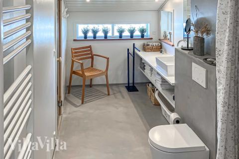 Ett duschrum finns i lyxstuga nr 954 för 8 personer.