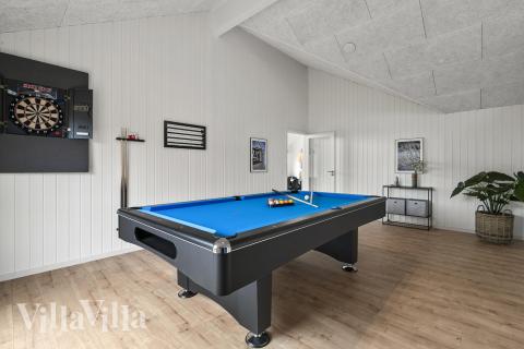 Förutom de många timmar som du kan tillbringa i stugans poolavdelning erbjuder lyxstuga 928 även biljard, bordtennis och dart