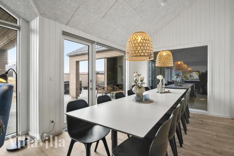 Ni kan sitta 14 personer tillsammans i vardagsrummet när ni besöker lyxhus nr 928 i Vestjylland.