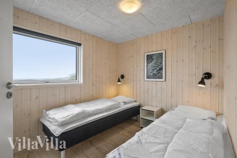 Ett av de 5 utmärkta sovrummen i lyxstuga nr 928 i Vestjylland.
