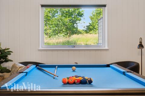 Aktivitetsrum i lyxstuga nr 904 med 5 sovrum och plats för 14 personer.