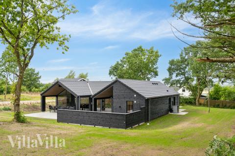 Den tjusiga sommarstugan nr 904 med gott om plats för upp till 14 personer