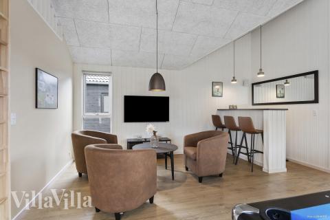 Lyxstuga 916 för 18 personer har ett stort aktivitetsrum med bl.a. biljard och dart