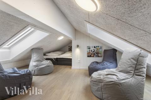 Några av de 18 sovplatserna finns på loftet i lyxstuga nr 916