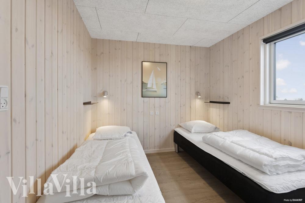 Ett av de 7 utmärkta sovrummen i lyxstuga nr 916 i Fyn och öar.