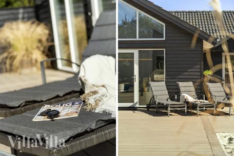 Njut av en grillkväll på terrassen i lyxstuga nr 273 i Vestjylland