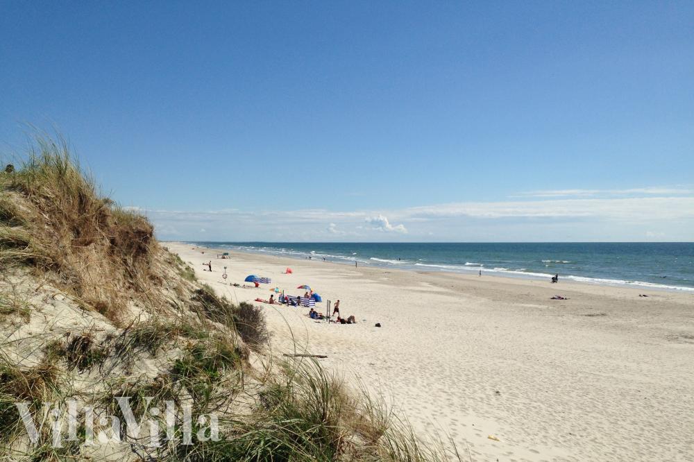 Stranden i närheten av lyxhus 273.