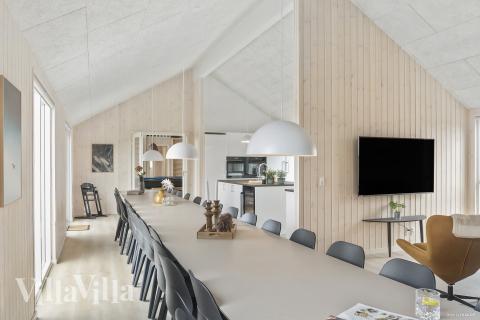 Det stora ljusa vardagsrummet i lyxstuga nr 914 för 30.