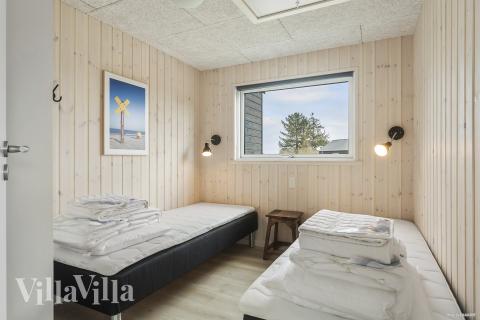 Ett av de 12 utmärkta sovrummen i lyxstuga nr 914 i Lolland/Falster/Møn.