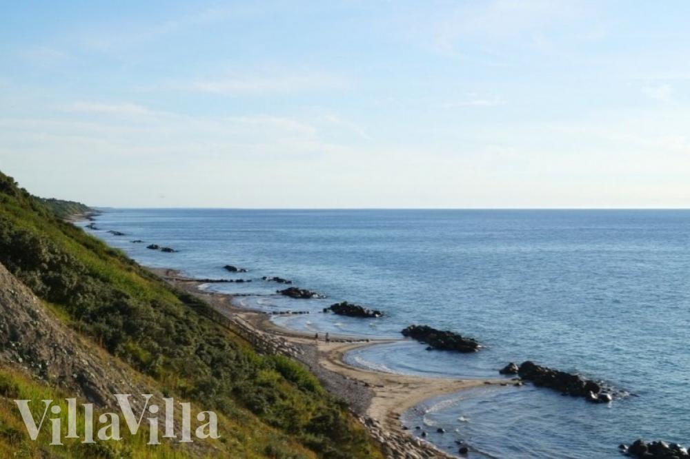 Stranden i närheten av lyxhus 641.