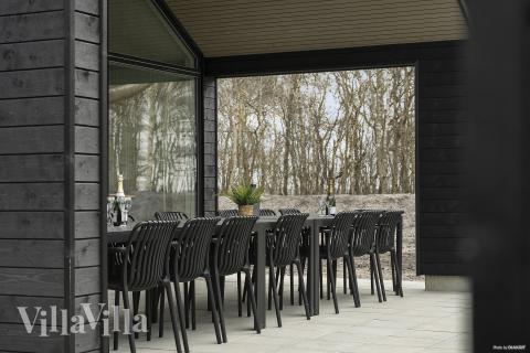 Njut av en grillkväll på terrassen i lyxstuga nr 918 i Vestjylland
