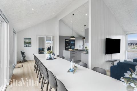 Vardagsrummet i lyxstuga nr. 913 har plats för 24 personer.