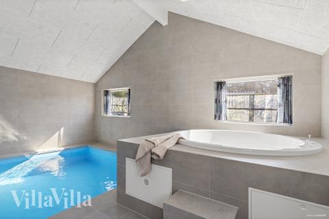 Njut av spabadets värme i lyxstuga nr 822 i Østjylland