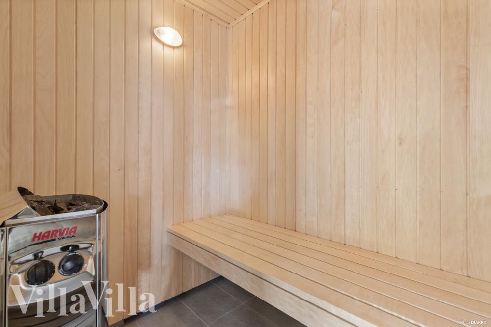 Njut av bastuvärmen i lyxstuga nr 822 för 30 personer