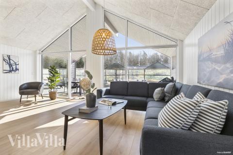 Aktivitetsrum i lyxstuga nr 824 med 8 sovrum och plats för 20 personer.