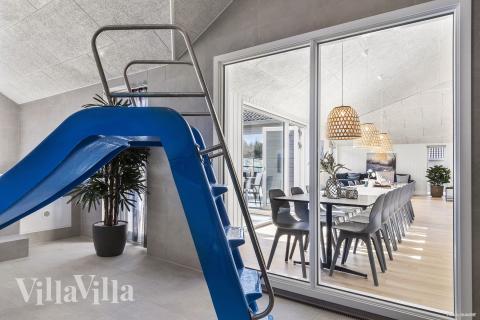 Ta ett dopp i poolen i lyxhus nr 824 i Østjylland.