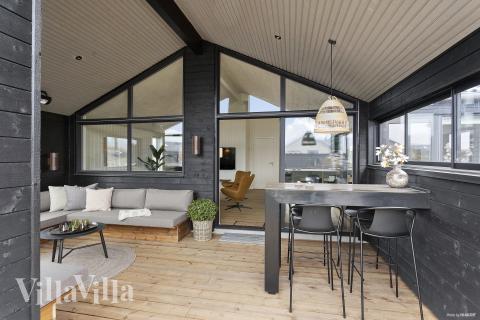 Njut av en grillkväll på terrassen i lyxstuga nr 919 i Fyn och öar