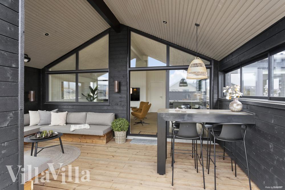 Njut av en grillkväll på terrassen i lyxstuga nr 919 i Fyn och öar