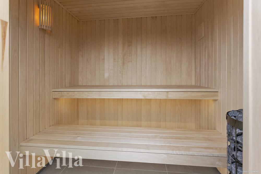 Njut av bastuvärmen i lyxstuga nr 919 för 12 personer