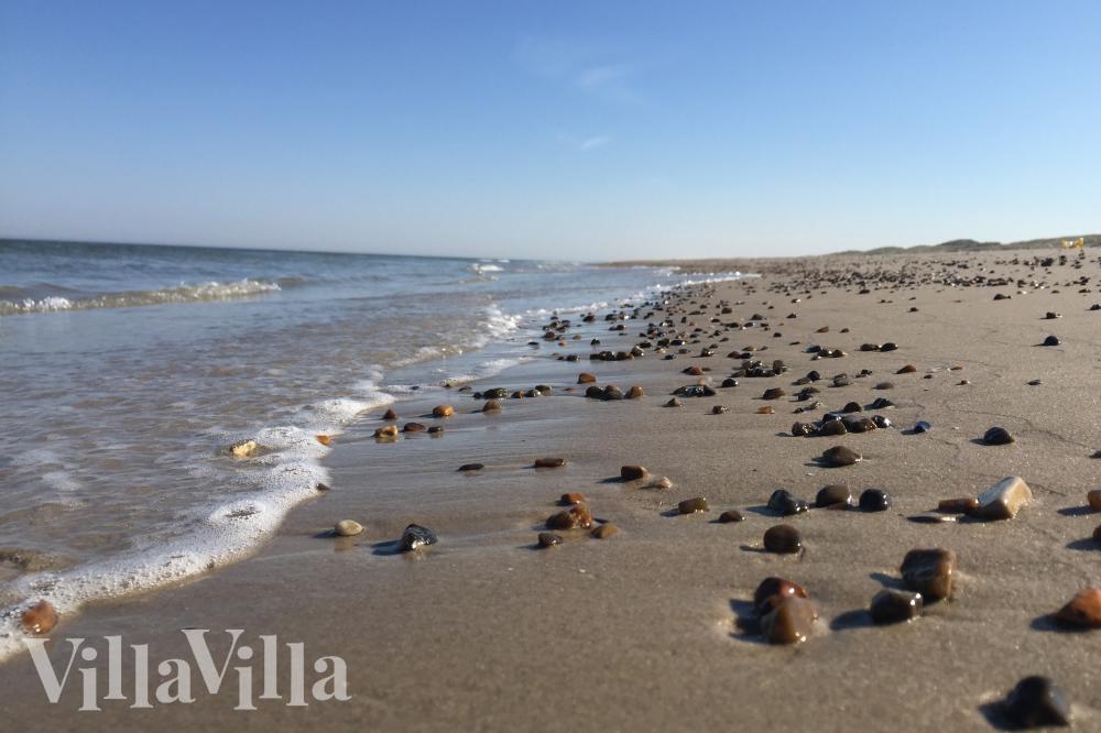 Den vackra stranden i närheten av lyxhus 959 vid Nordjylland.