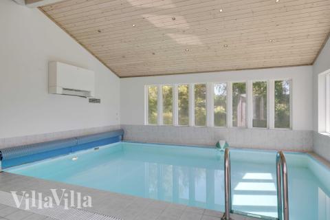 Den härliga poolen i lyxstuga nr 963 för 10 personer