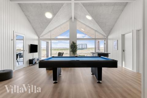 Lyxstuga 917 för 20 personer har ett stort aktivitetsrum med bl.a. biljard och dart