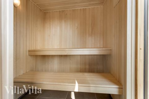 Njut av bastuvärmen i lyxstuga nr 917 för 20 personer