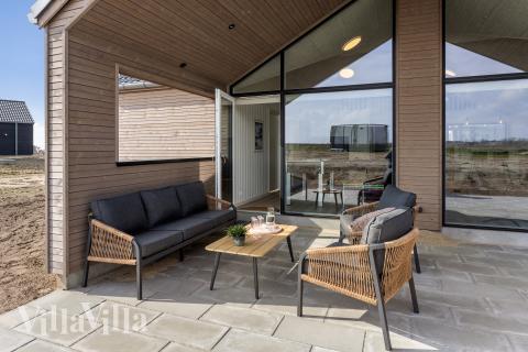 Njut av en grillkväll på terrassen i lyxstuga nr 917 i Fyn och öar