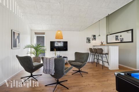 Aktivitetsrum i lyxstuga nr 957 med 6 sovrum och plats för 16 personer.