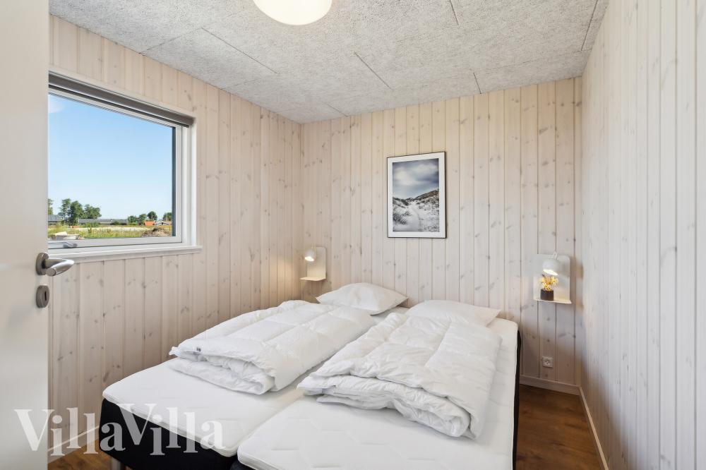 Ett av de 6 utmärkta sovrummen i lyxstuga nr 957 i Fyn och öar.