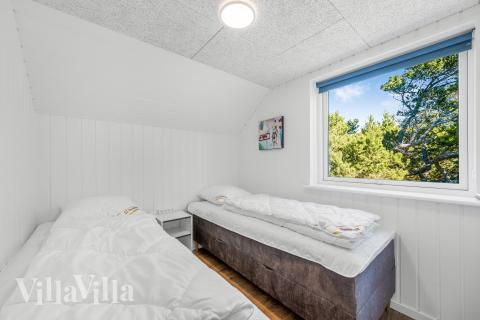 Ett av de 6 utmärkta sovrummen i lyxstuga nr 332 i Vestjylland.