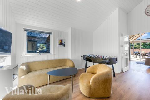 Aktivitetsrum i lyxstuga nr 332 med 6 sovrum och plats för 20 personer.