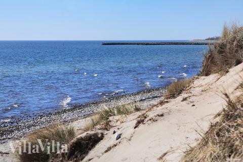 Stranden i närheten av lyxhus 960.