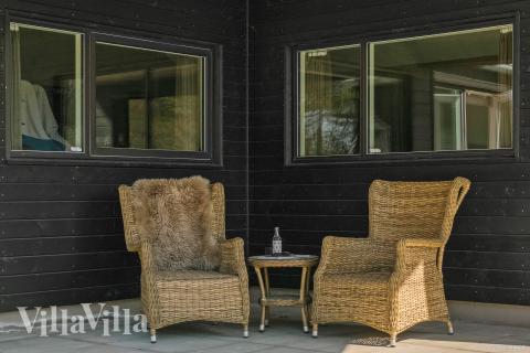 Njut av en grillkväll på terrassen i lyxstuga nr 621 i Bornholm