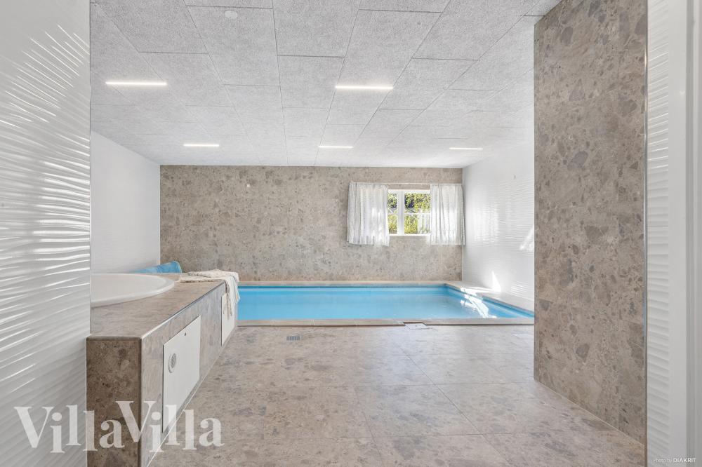 Ta ett dopp i poolen i lyxhus nr 247 i Østjylland.