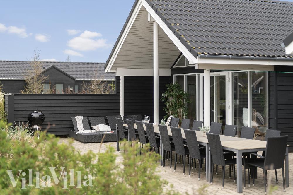På terrassen i sommarhus nr 456 finns det plats för upp till 20 gäster.