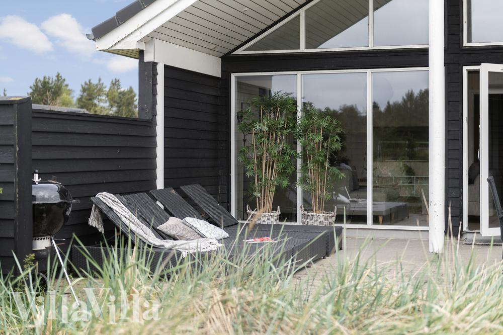 Stor terrass i lyxstuga nr 456 i Vestjylland.