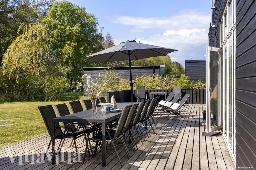 Stor terrass i lyxstuga nr 946 i Østjylland.