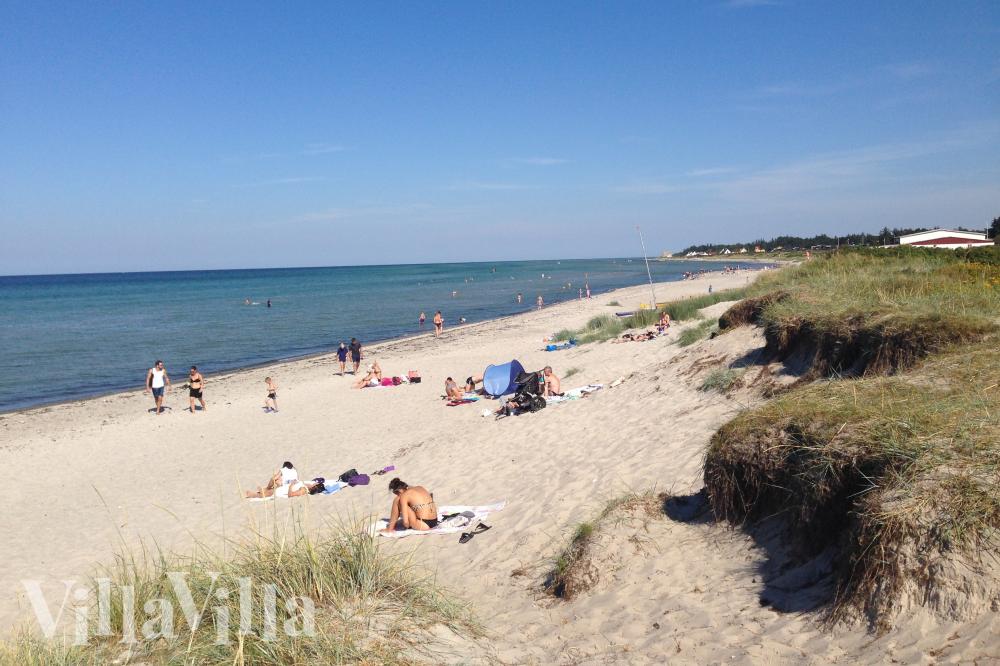 Stranden i närheten av lyxhus 946.