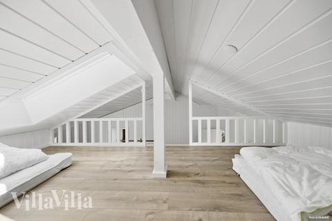 Några av de 10 sovplatserna finns på loftet i lyxstuga nr 935