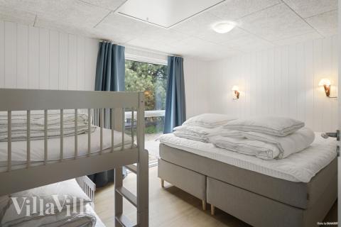 Ett av de 9 utmärkta sovrummen i lyxstuga nr 934 i Lolland/Falster/Møn.