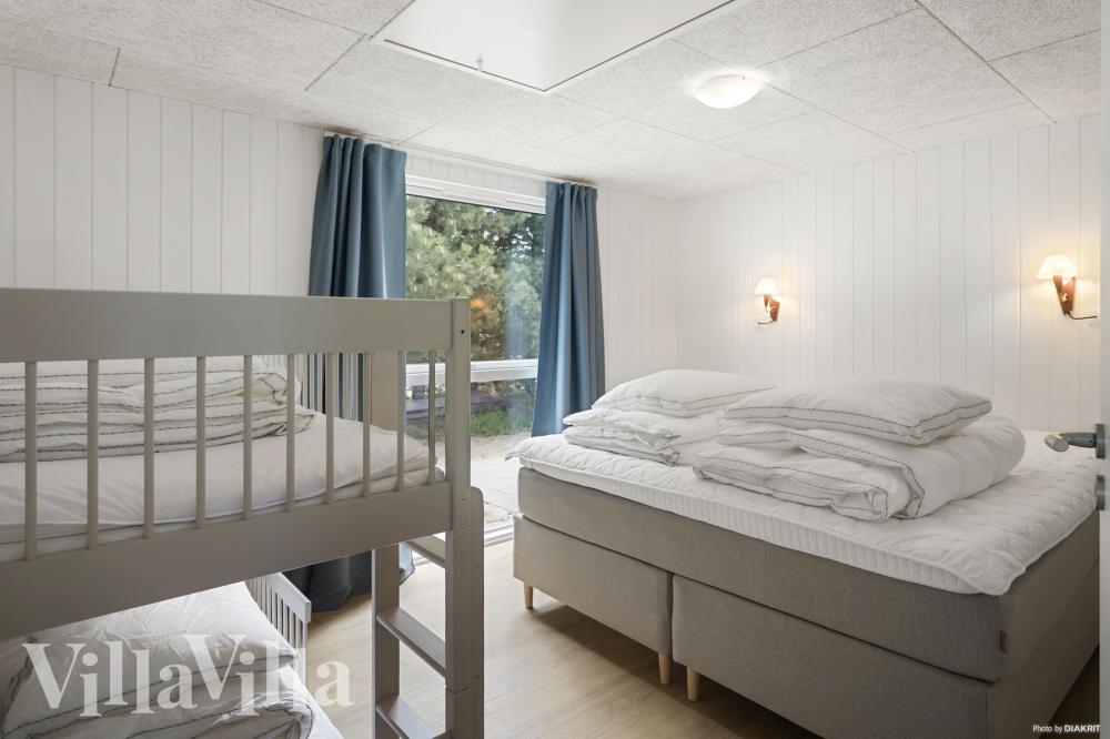 Ett av de 9 utmärkta sovrummen i lyxstuga nr 934 i Lolland/Falster/Møn.