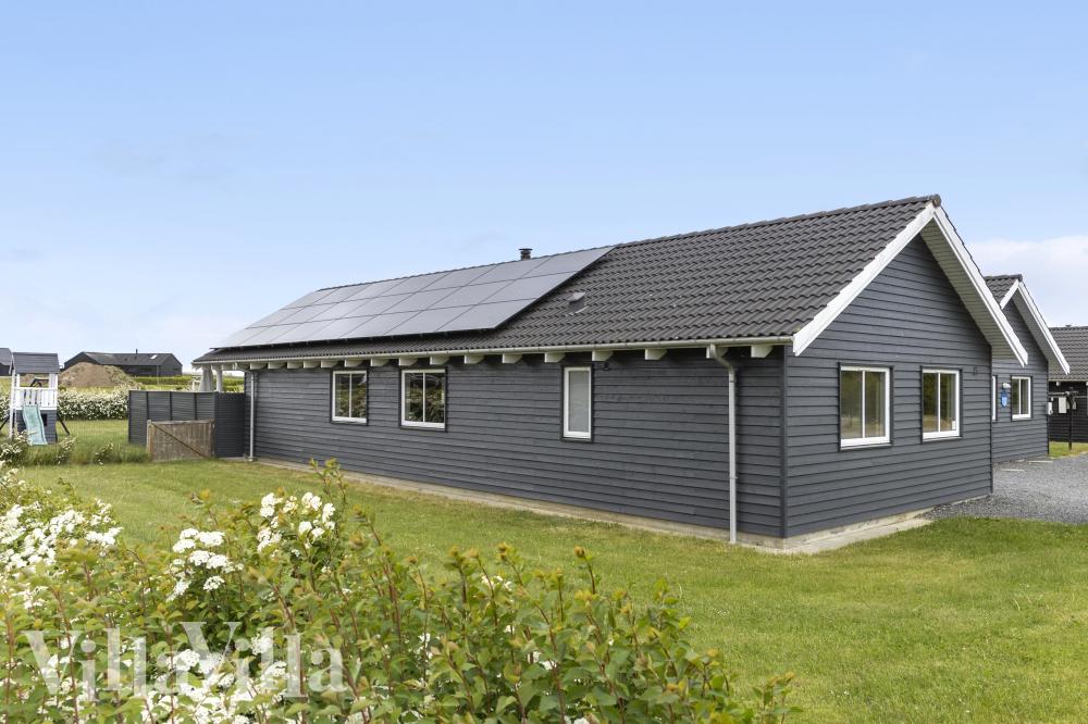 I Fyn och öar ligger detta vackra poolhus nr 338 med plats för 16 personer.