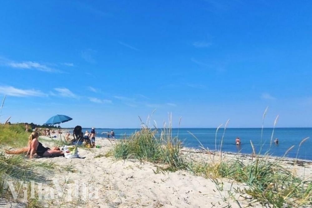 Stranden i närheten av lyxhus 979.