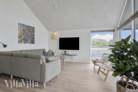 När ni besöker lyxhus nr 922 kan ni mysa tillsammans i sofforna.