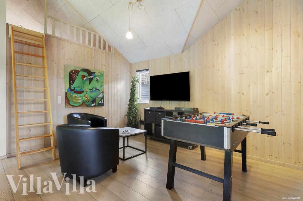 Tävla i sommarhusets aktivitetsrum när ni besöker lyxhus nr 255 i Sydjylland.