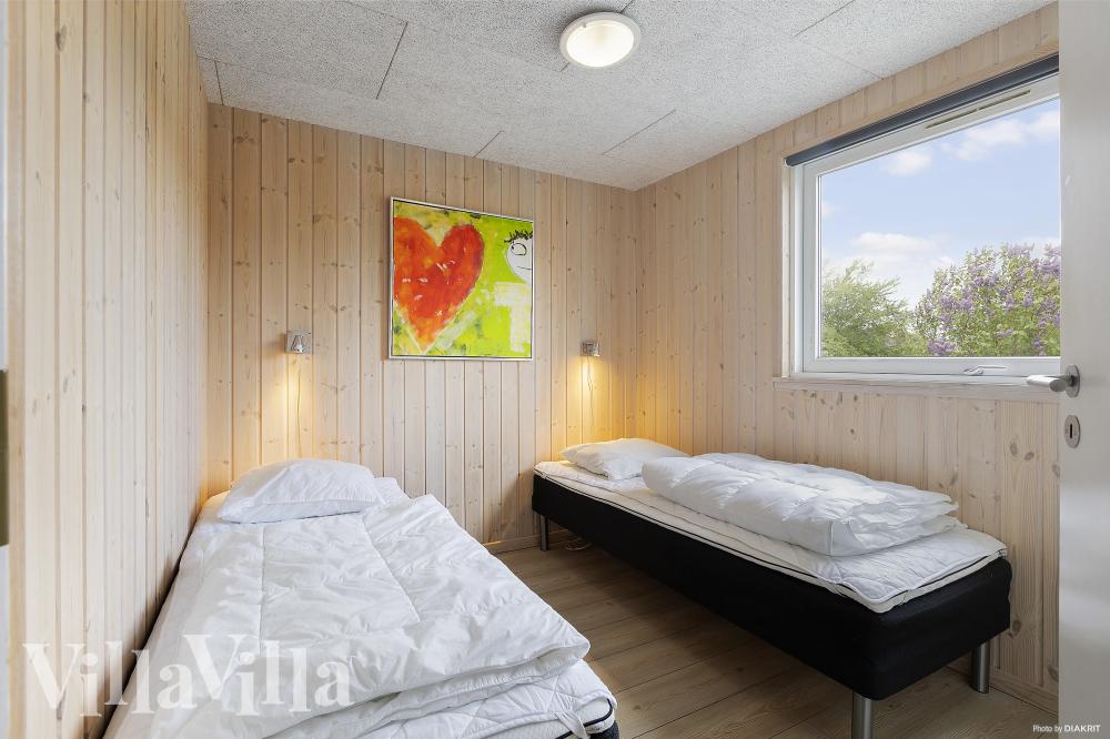 Ett av de 7 utmärkta sovrummen i lyxstuga nr 255 i Sydjylland.