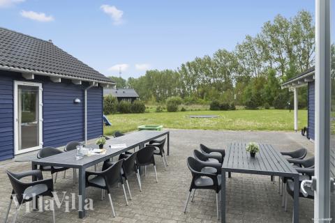 Lyxstuga nr 314 har en härlig terrass med sköna trädgårdsmöbler för 20 personer.