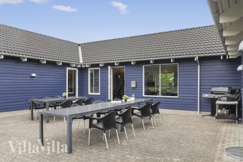 Njut av en grillkväll på terrassen i lyxstuga nr 314 i Lolland/Falster/Møn